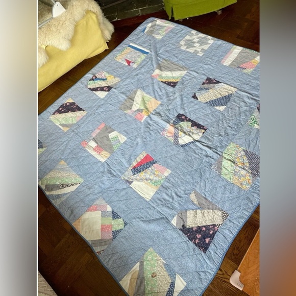 Vintage patchwork feedback quilt 1970s blue quilt twin sized
